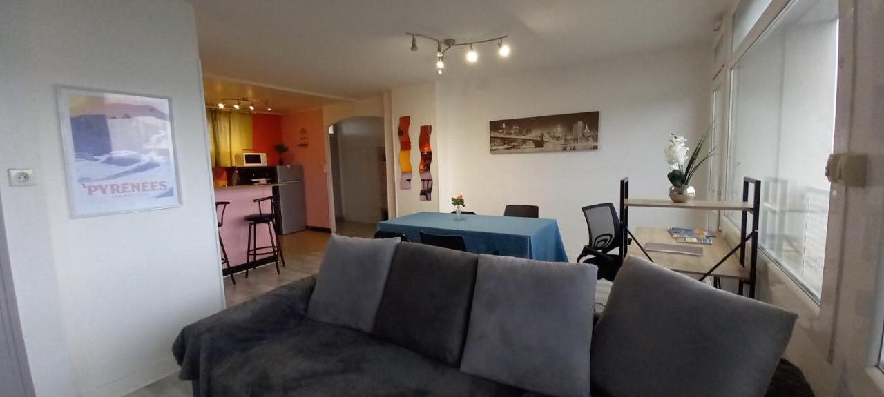Ferienwohnung Cap Sud - 53M2- Vue Pyrenees- Hypercentre-Wifi Fibre -Nouvelle Literie Tarbes Exterior foto