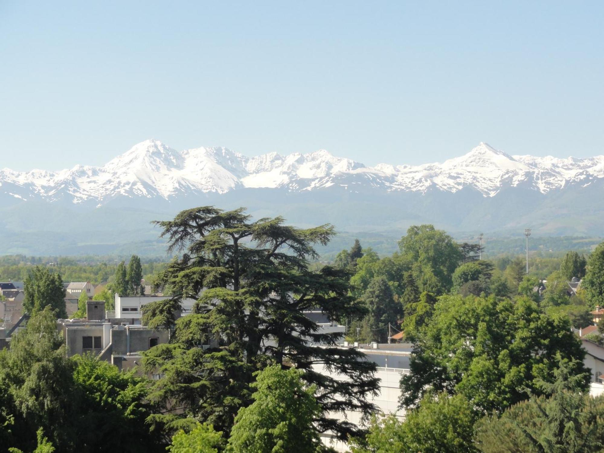 Ferienwohnung Cap Sud - 53M2- Vue Pyrenees- Hypercentre-Wifi Fibre -Nouvelle Literie Tarbes Exterior foto