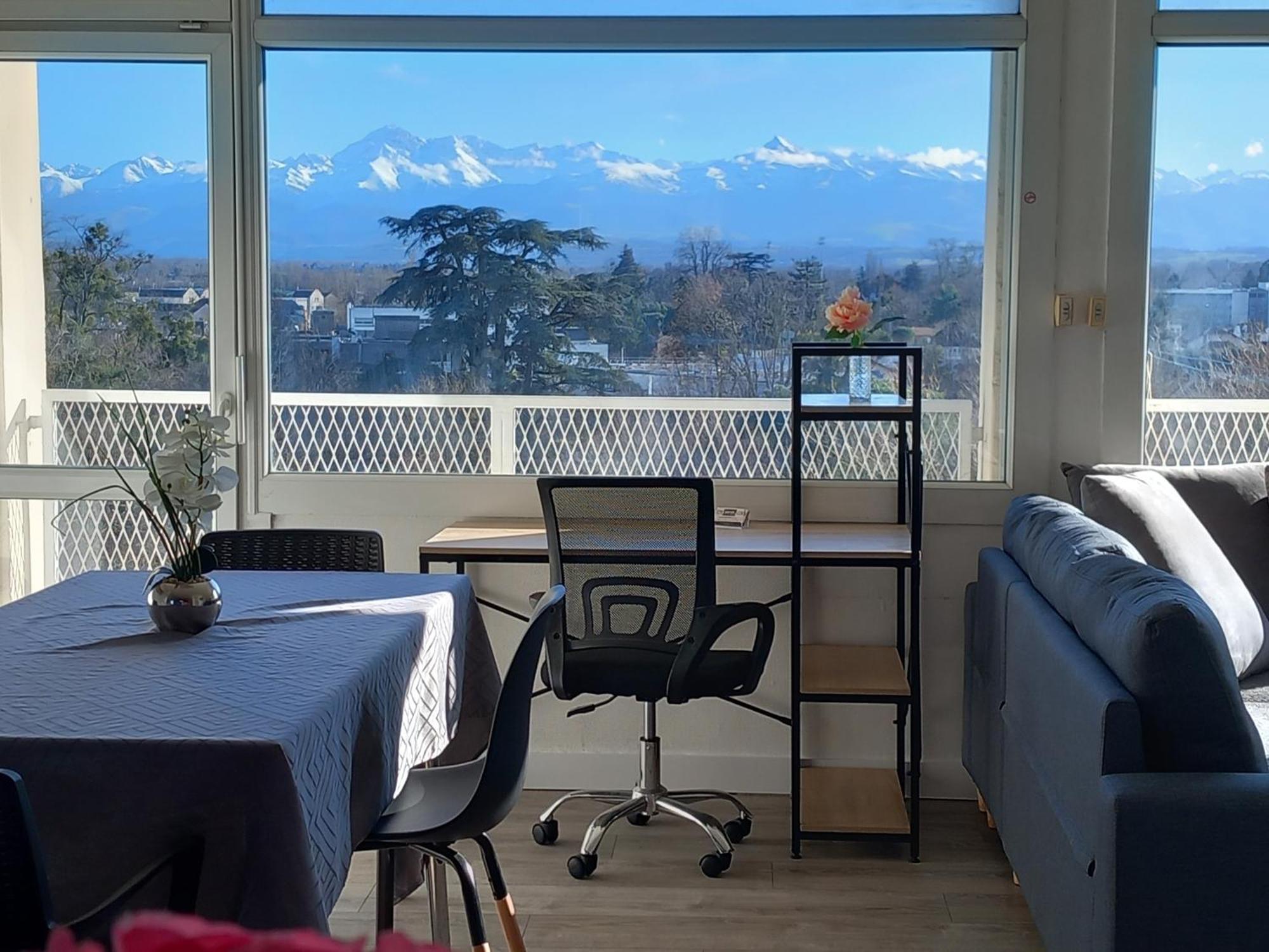 Ferienwohnung Cap Sud - 53M2- Vue Pyrenees- Hypercentre-Wifi Fibre -Nouvelle Literie Tarbes Exterior foto